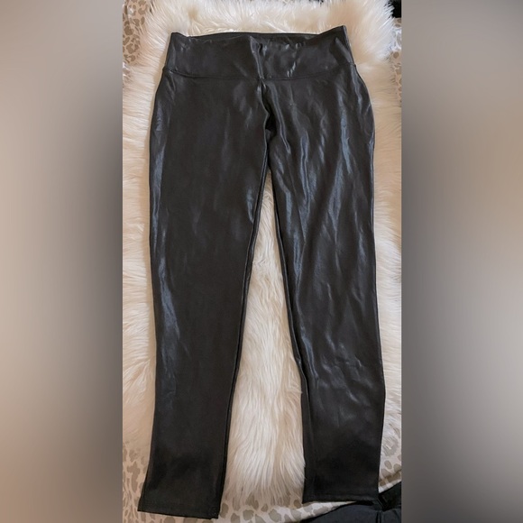 Woman’s nylon/spandex leggings - Picture 1 of 1